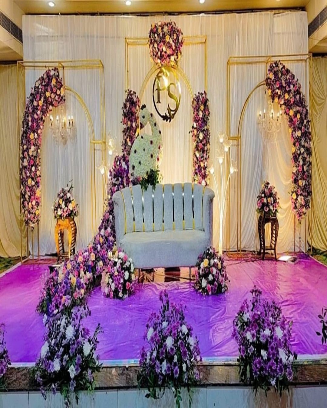Round flower wall engagement decoration